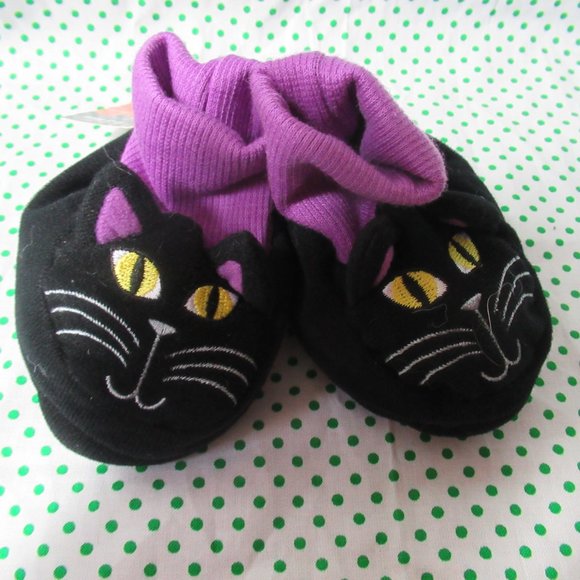 black cat hat with ears & matching black cat slippers 0-3 months - Picture 10 of 14